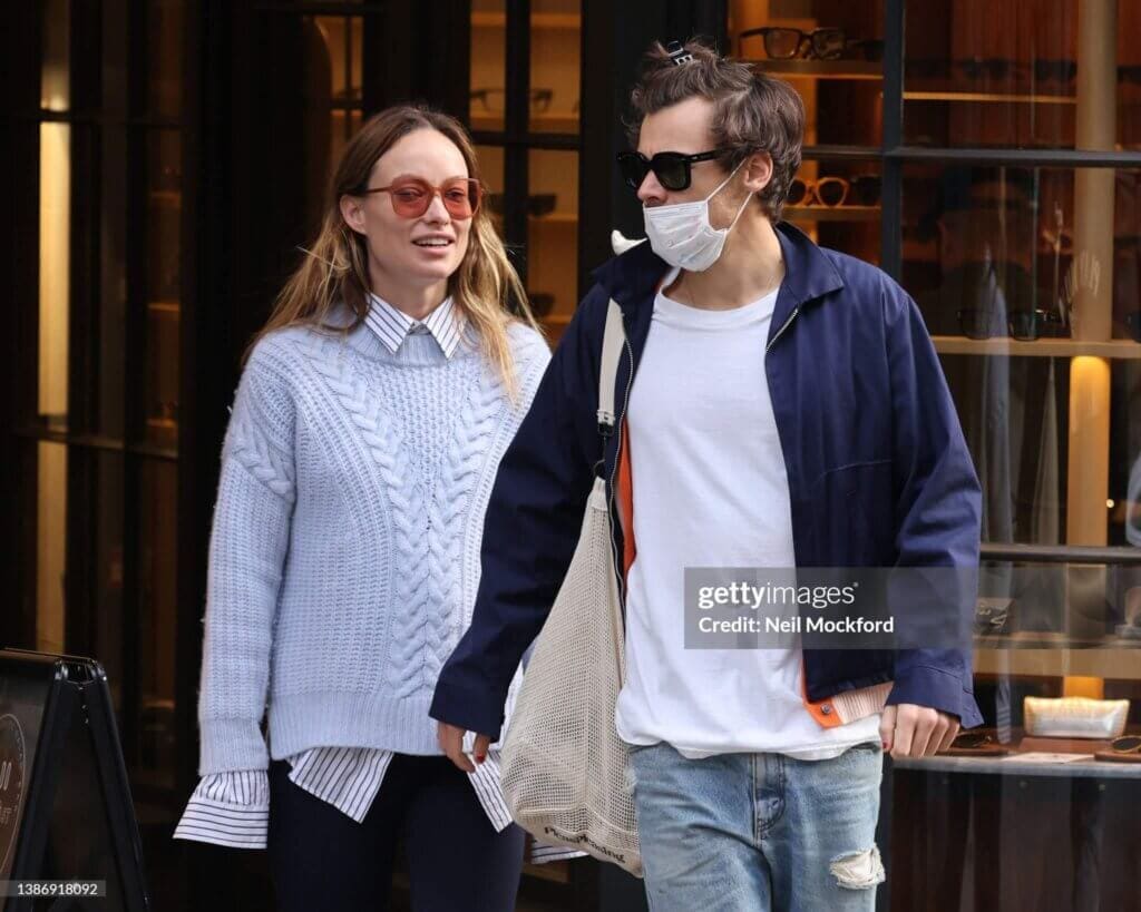 London Celebrity Sightings - March 15, 2022LONDON, ENGLAND - MARCH 15: Harry Styles and Olivia Wilde are seen in Soho on March 15, 2022 in London, England. (Photo by Neil Mockford/GC Images)
