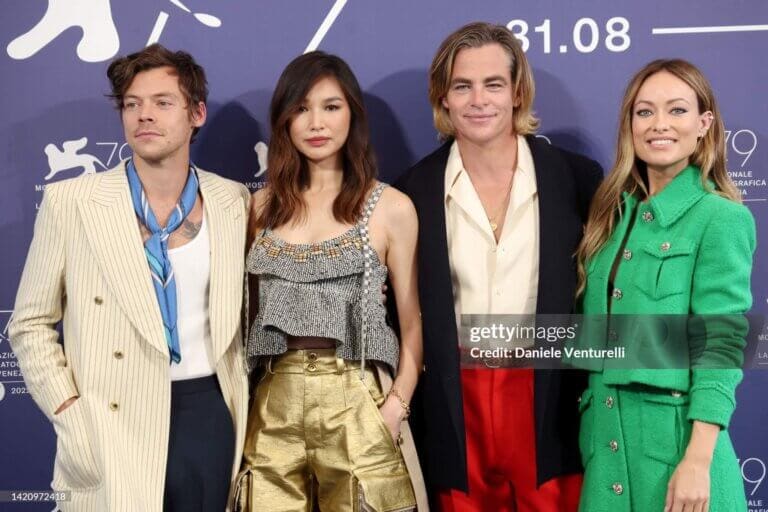 "Don't Worry Darling" Photocall - 79th Venice International Film Festival VENICE, ITALY - SEPTEMBER 05: (L-R) Harry Styles, Gemma Chan, Chris Pine and director Olivia Wilde attends the photocall for "Don't Worry Darling" at the 79th Venice International Film Festival on September 05, 2022 in Venice, Italy. (Photo by Daniele Venturelli/WireImage)