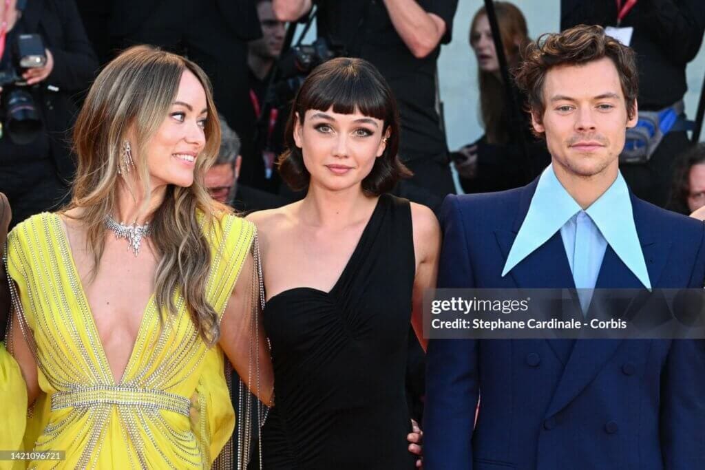 "Don't Worry Darling" Red Carpet - 79th Venice International Film FestivalVENICE, ITALY - SEPTEMBER 05: Olivia Wilde, Sydney Chandler and Harry Styles attend the "Don't Worry Darling" red carpet at the 79th Venice International Film Festival on September 05, 2022 in Venice, Italy. (Photo by Stephane Cardinale - Corbis/Corbis via Getty Images)