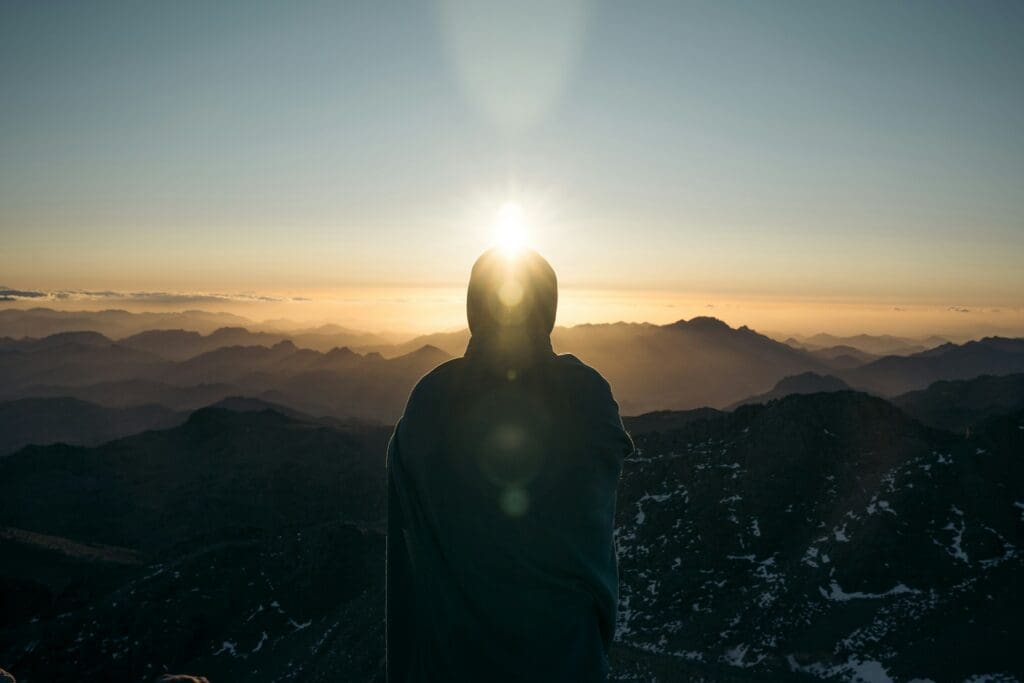 rising sign Photo by <a href="https://unsplash.com/@seifamro?utm_content=creditCopyText&utm_medium=referral&utm_source=unsplash">Seif Amr</a> on <a href="https://unsplash.com/photos/man-in-black-jacket-standing-on-mountain-during-daytime-8EpafQCoxOI?utm_content=creditCopyText&utm_medium=referral&utm_source=unsplash">Unsplash</a> 