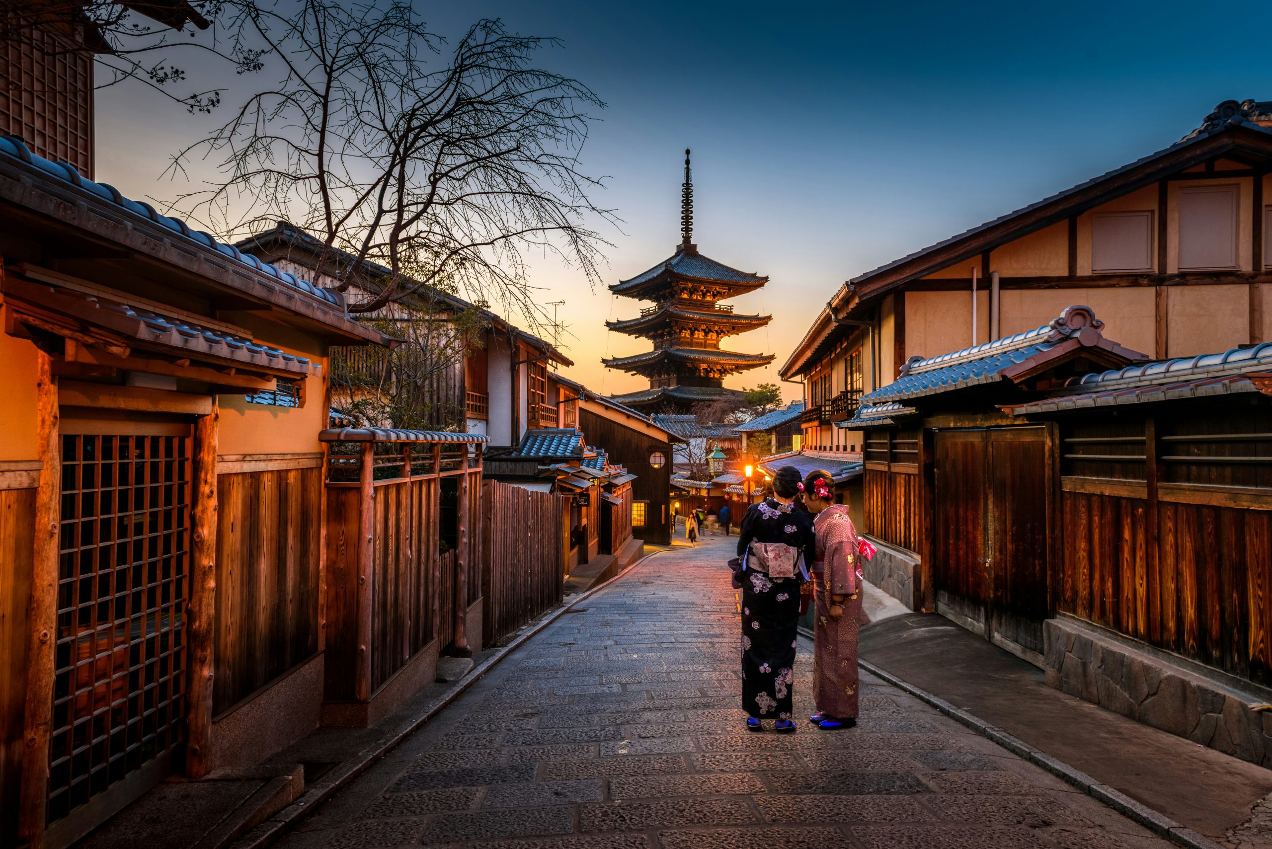 Strong Dollar Travel: street in Kyoto, Japan