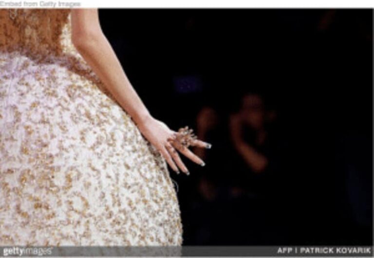 Acrylic Toe Nails: Hot 2024 Summer Trend