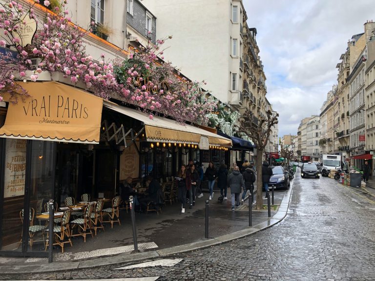 Solo travel: Paris street