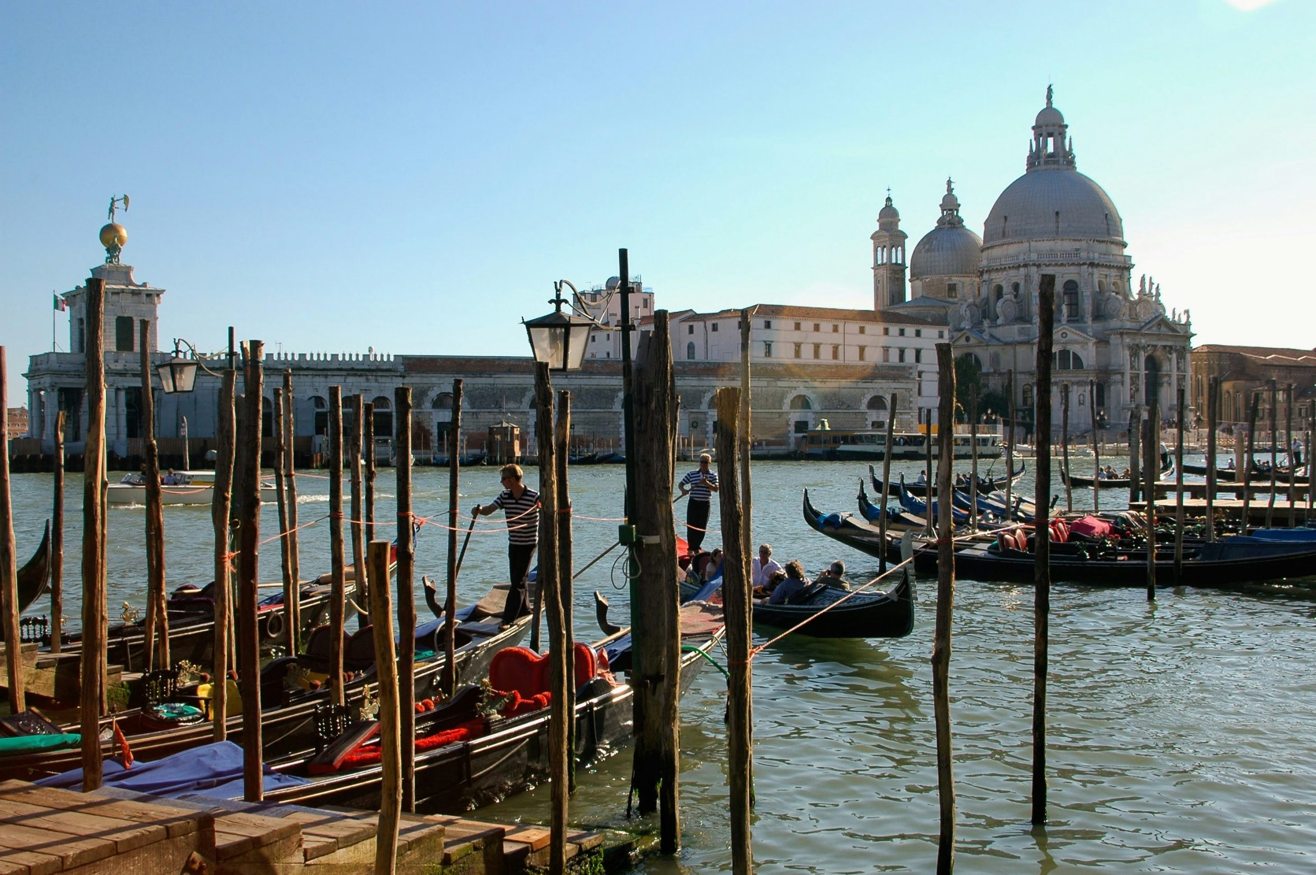 Luxury Travel: Godoliers in Venice