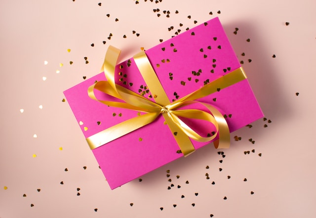 5 Zodiac Signs Who Love To Give Gifts