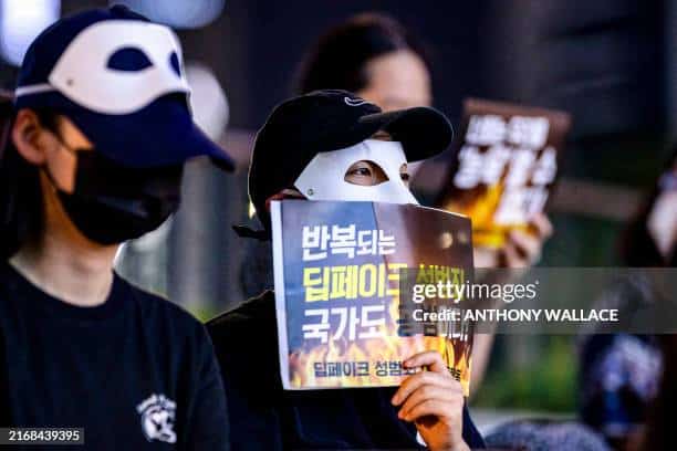 People protesting against deepfakes of K-Pop idols and actresses on Telegram.