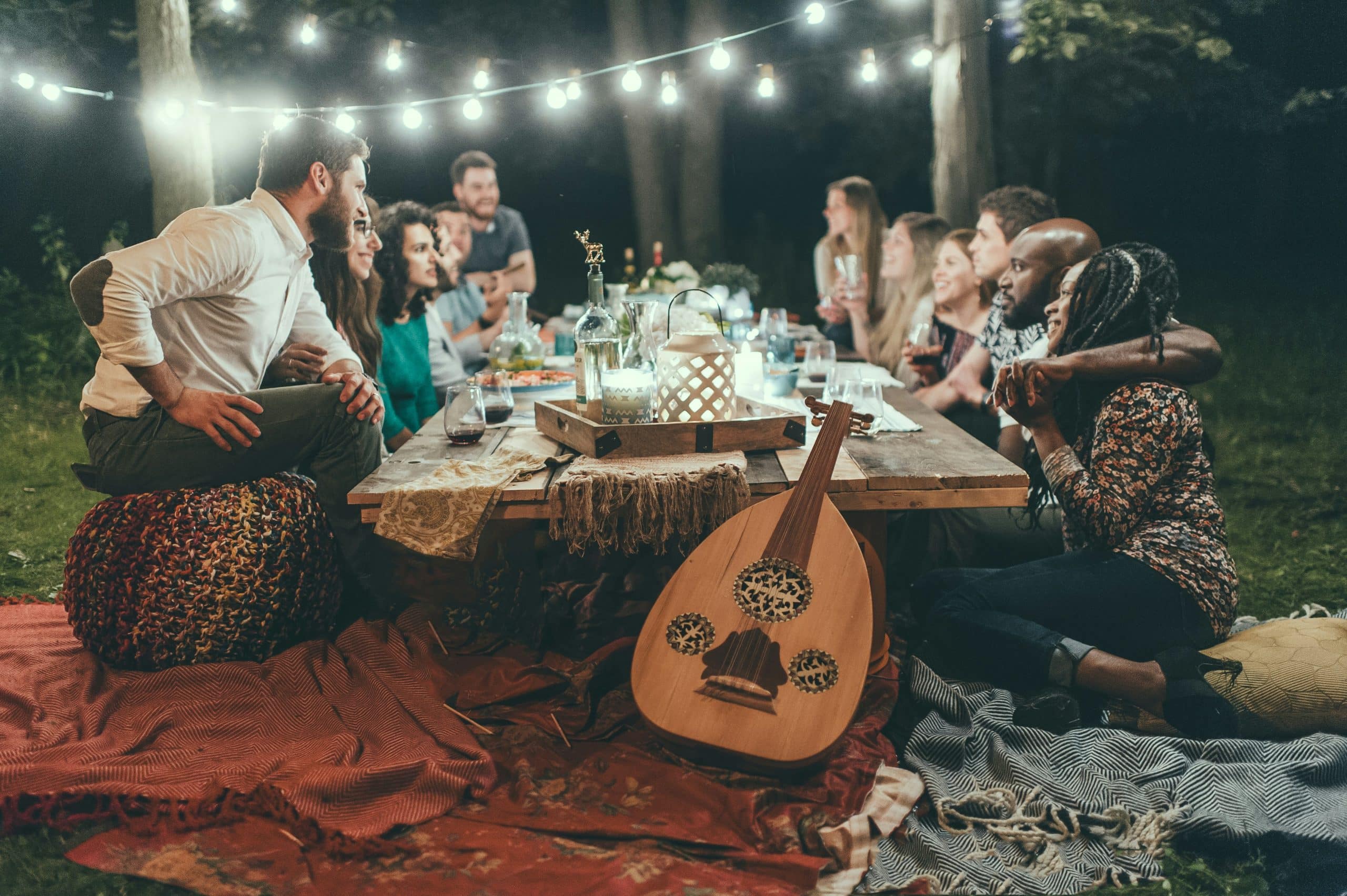 Friends on a date, the want to ensure they stay connected