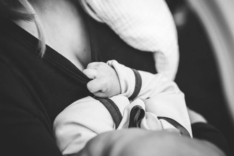 Breastfeeding, Newborn mother