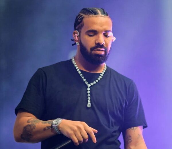mage: Drake, a leading artist on Apple Music. Courtesy of Apple Music.