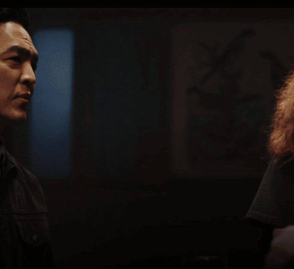 Poker Face Season 2 Episode 8 screenshot of Natasha Lyonne as Charlie and John Cho as Guy