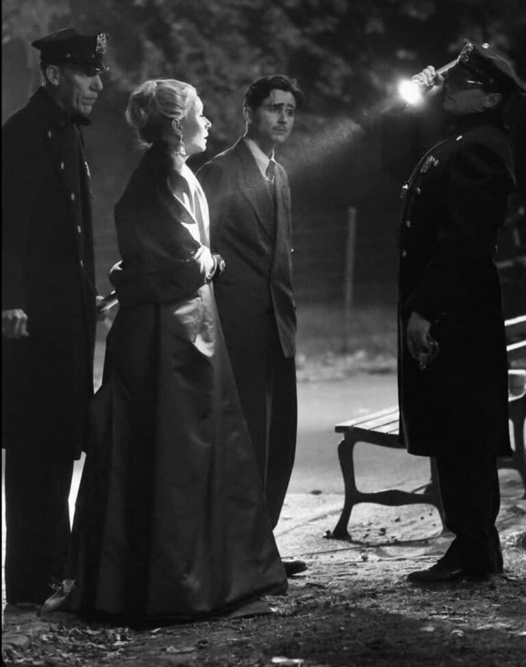 Gwyneth Paltrow & Timothée Chalamet in Marty Supreme