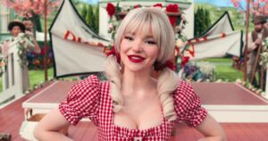 Dove Cameron posts bikini pics from Italy vacay
