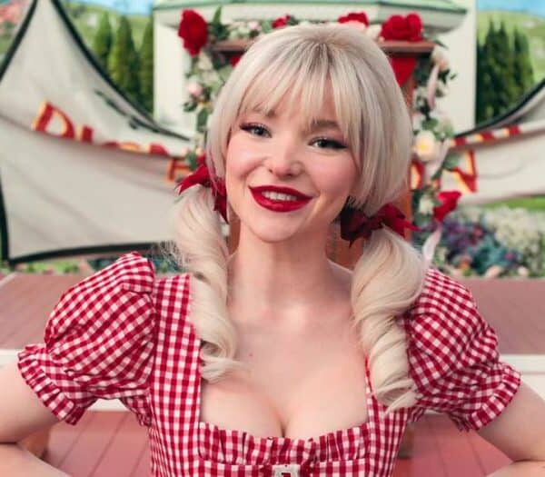 Dove Cameron posts bikini pics from Italy vacay
