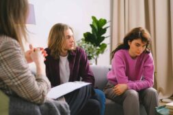 A psychotherapist talks with clients during a session, the kind of setting where experts say AI in therapy should come up