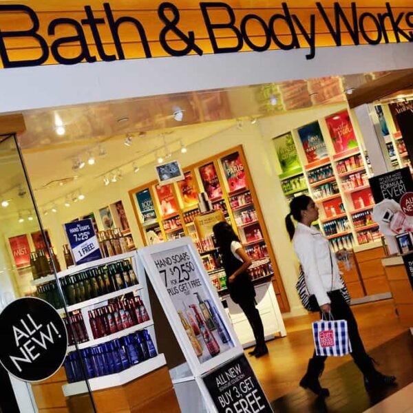 Bath & Body Works storefront.