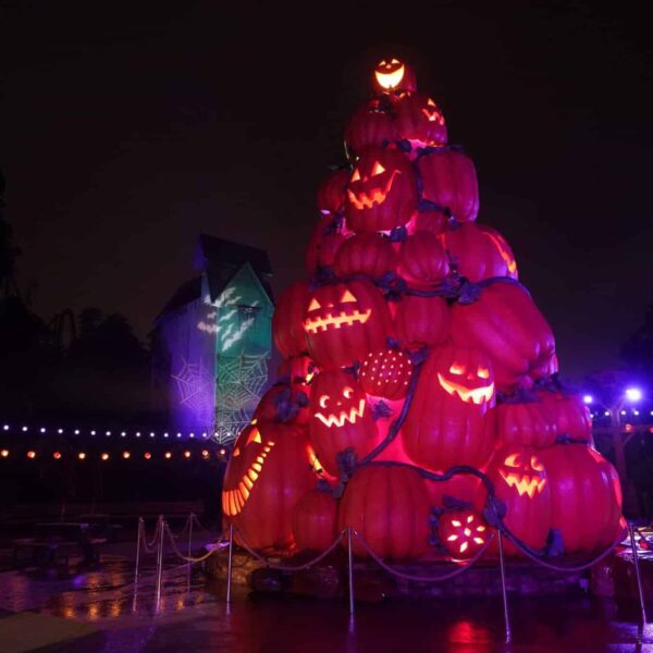 Dollywood Fall Fun Pumpkin Tree at harvest fest