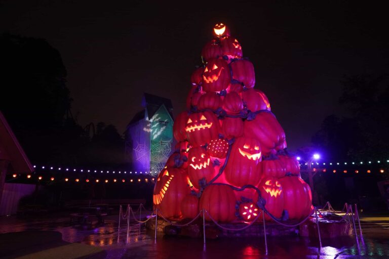 Dollywood Fall Fun Pumpkin Tree at harvest fest