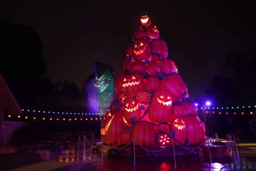 Dollywood Fall Fun Pumpkin Tree at harvest fest