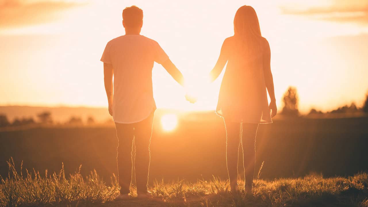 valentines day background, people, holding hands, sunset, man, woman, landscape, outdoors, nature, sunlight, couple, together, relationship, lovers, silhouettes