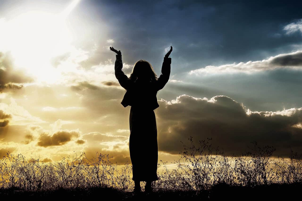 woman, praying, believing, god, person, sunset, praise, sky, silhouette, worship, religion, peace, nature, sun, pray, hope, joy, raised, spiritual, christianity, summer, celebration, heaven, daily devotion