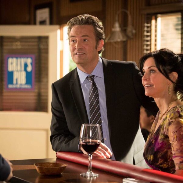 Courteney Cox and Matthew Perry in Cougar Town (2009)