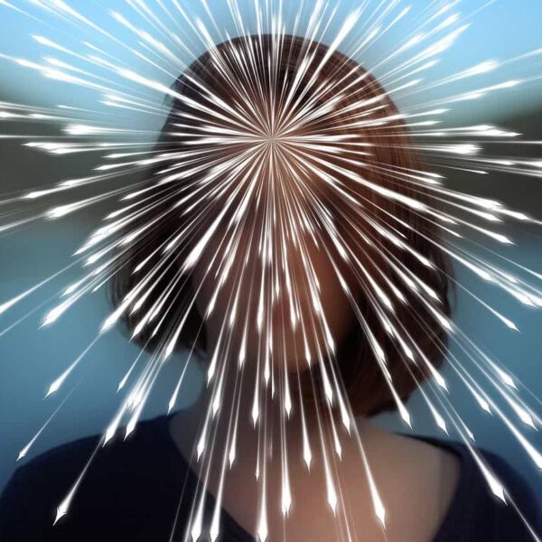 spatial memory, woman, face, shine, brain, knowledge, arrows, send, magic, brain health,