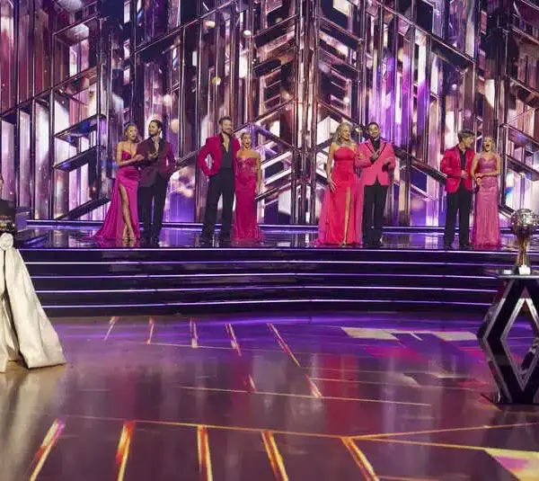 DANCING WITH THE STARS – “Finale”- Capping off a record-breaking season, the finale episode sees the five remaining couples competing for a chance at winning the coveted Len Goodman Mirrorball Trophy. TUESDAY, NOV. 25 (8:00-11:00 p.m. EST) on ABC. (Disney/Eric McCandless) ALFONSO RIBEIRO, JULIANNE HOUGH, ALIX EARLE, VALENTIN CHMERKOVSKIY, DYLAN EFRON, DANIELLA KARAGACH, ELAINE HENDRIX, ALAN BERSTEN, ROBERT IRWIN, WITNEY CARSON, JORDAN CHILES, EZRA SOSA
