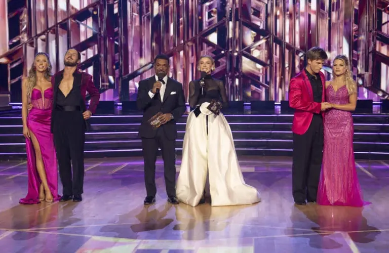 DANCING WITH THE STARS – “Finale”- Capping off a record-breaking season, the finale episode sees the five remaining couples competing for a chance at winning the coveted Len Goodman Mirrorball Trophy. TUESDAY, NOV. 25 (8:00-11:00 p.m. EST) on ABC. (Disney/Eric McCandless) ALIX EARLE, VALENTIN CHMERKOVSKIY, ALFONSO RIBEIRO, JULIANNE HOUGH, ROBERT IRWIN, WITNEY CARSON