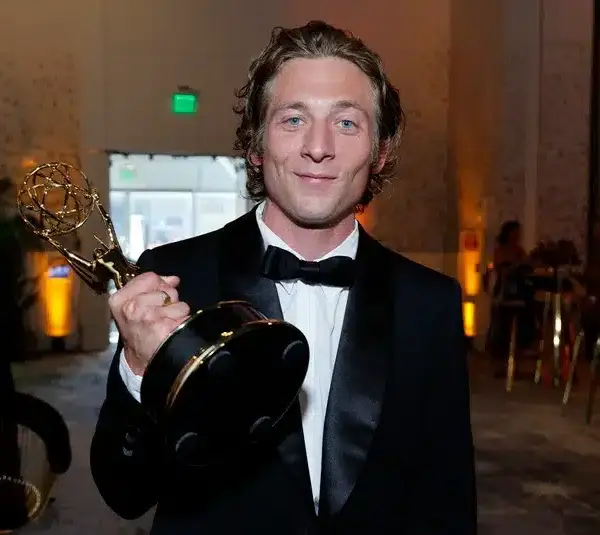 Jeremy Allen White at th 76th Emmy Awards