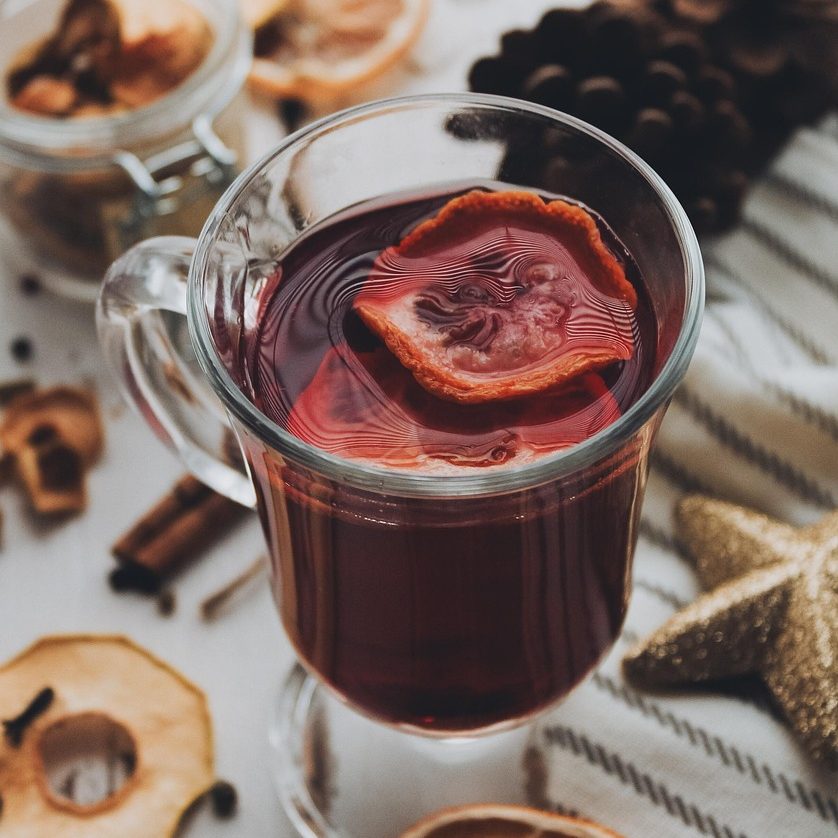 Mulled wine and cinnamon in the air, home scents that speak the language of fall.