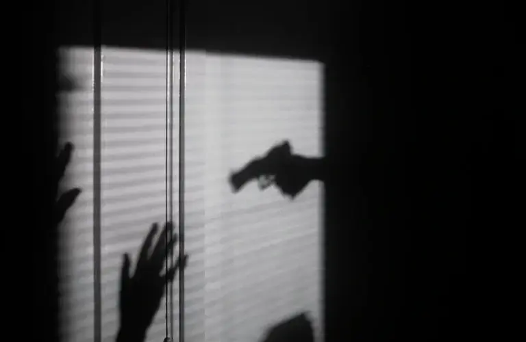 silhouette of person held at gunpoint / Girlalala