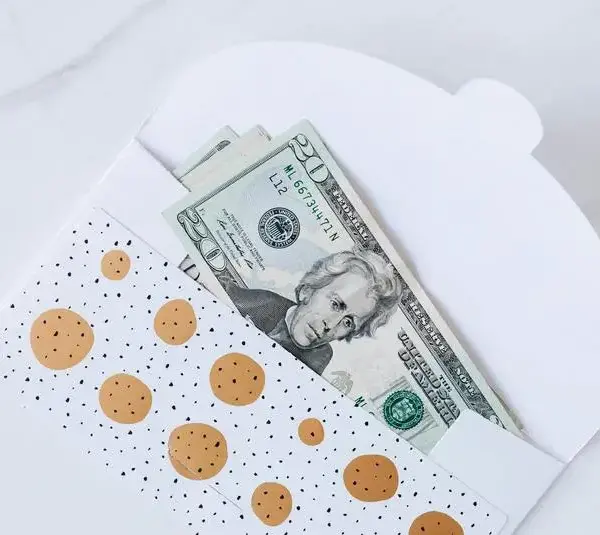 cash envelopes system to help with holiday spending