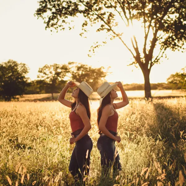 Gemini horoscope two women in a field