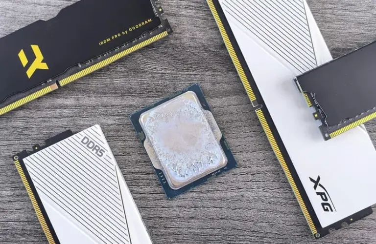 Close Up of Computer RAM and CPU, Andrey Matveev, collection of RAM and CPU chips, RAM prices, gaming industry price hike