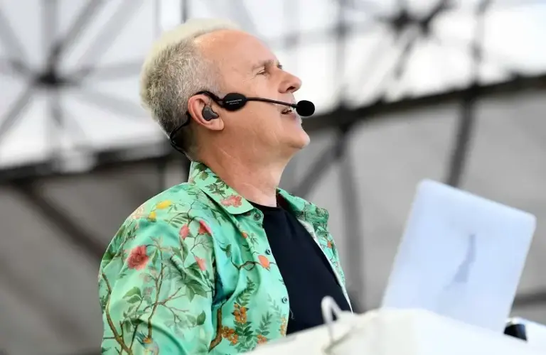 Today's epic earworm is from English synth-pop musician Howard Jones.