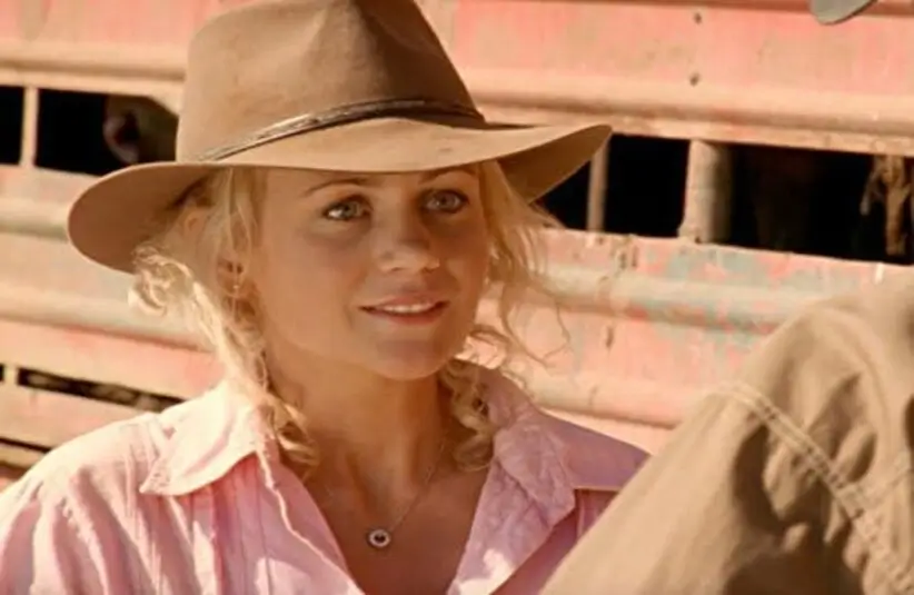 Rachael Carpani in McLeod's Daughters (2001)