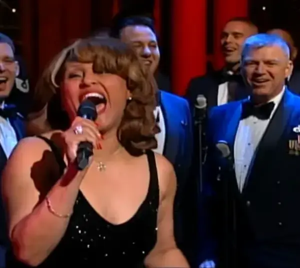 Darlene Love Sings "Christmas (Baby Please Come Home)" | Letterman 12/19/2000