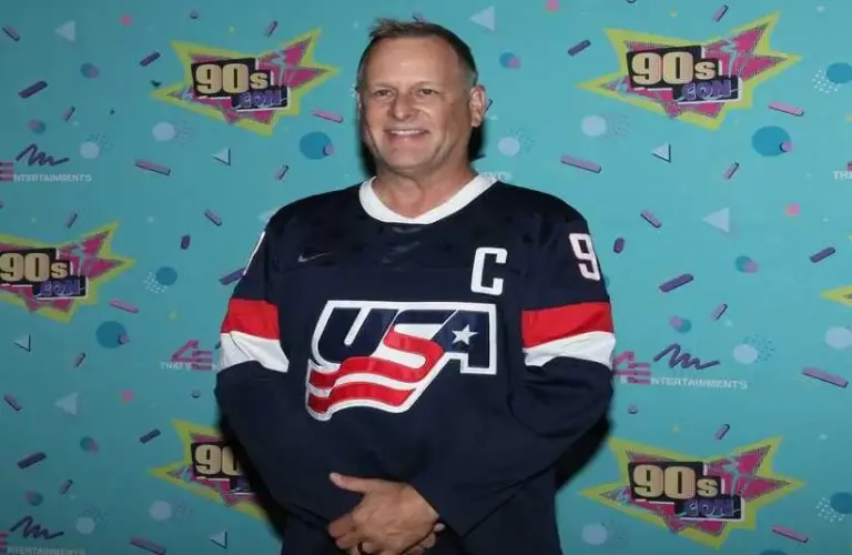 Dave Coulier, who played Uncle Joey on “Full House,” poses on the pink carpet at '90s Con in Daytona Beach, Saturday, Sept. 14, 2024.