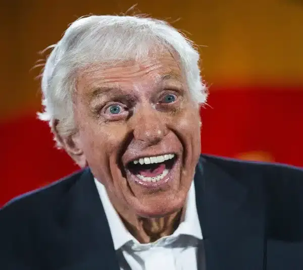Comedy legend Dick Van Dyke speaks to a large crowd at a panel discussion at Phoenix Comicon on, May 27, 2017, at the Phoenix Convention Center.