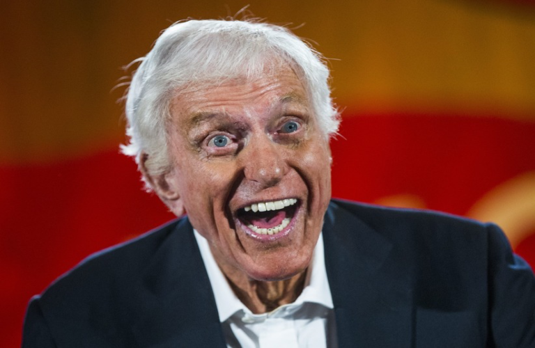 Comedy legend Dick Van Dyke speaks to a large crowd at a panel discussion at Phoenix Comicon on, May 27, 2017, at the Phoenix Convention Center.