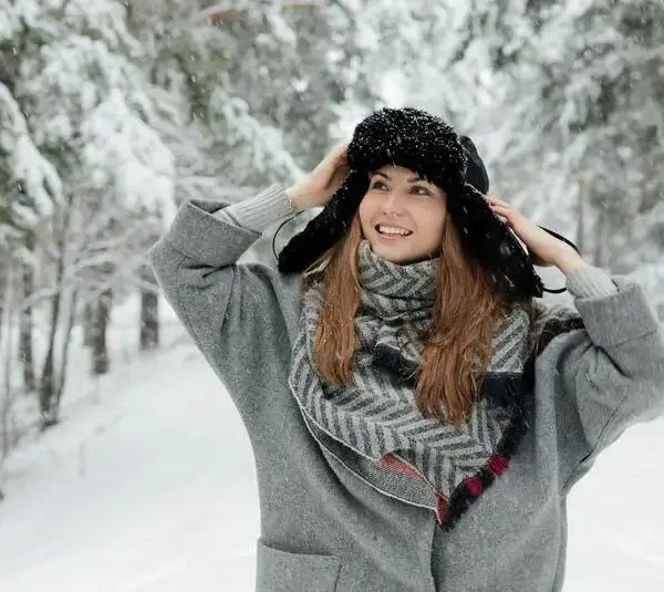 winter fashion trends include long coats and big hats.