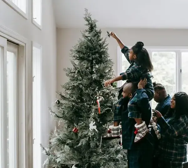 Christmas Tree Decorating Tips for a Cohesive Look