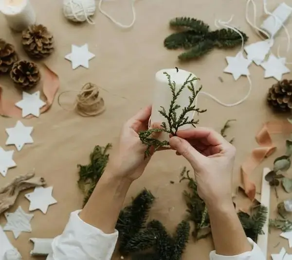 Person Making Christmas Decorations, DIY Christmas centerpiece