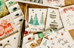 Using watercolors is a great christmas cards trend