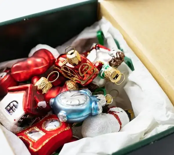 organize holiday decorations