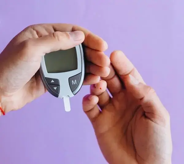 Person holding a glucose meter. There is a problem with many glucose monitors right now.