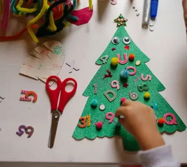 Creating a christmas tree, children's crafts, kids, Christmas cards