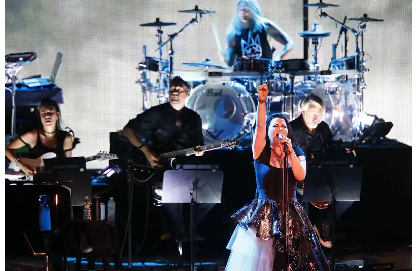 The Fight That Almost Cost Evanescence Their 1st Record Deal—The Daily Earworm