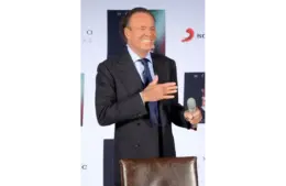Disney is working on the production of a biopic about Julio Iglesias, according to the son of the great Mexican composer José Alfredo Jiménez, who is on the waiting list. Disney is working on the production of a biopic about Julio Iglesias, according to the son of the great Mexican composer José Alfredo Jiménez, who is on the waiting list.