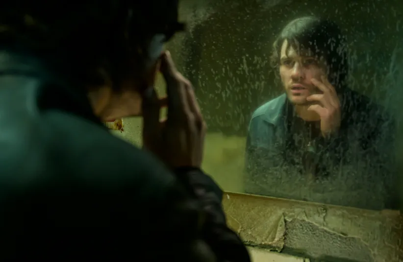 James looking at himself in the mirror, Return to Silent Hill